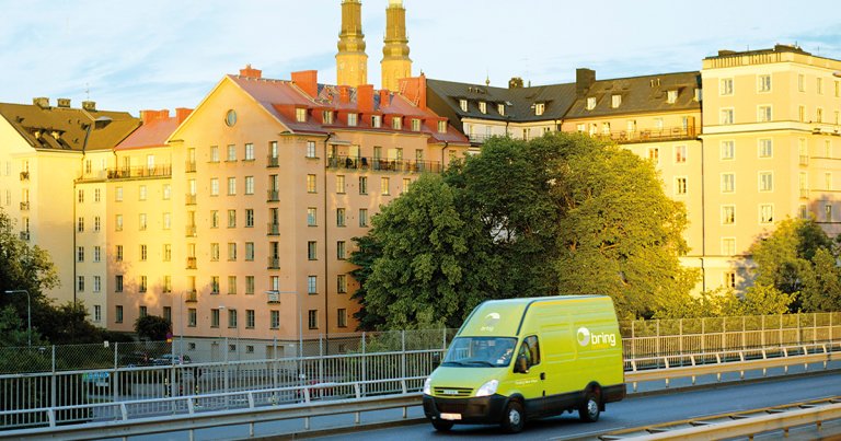 Bring budbil kör på väg