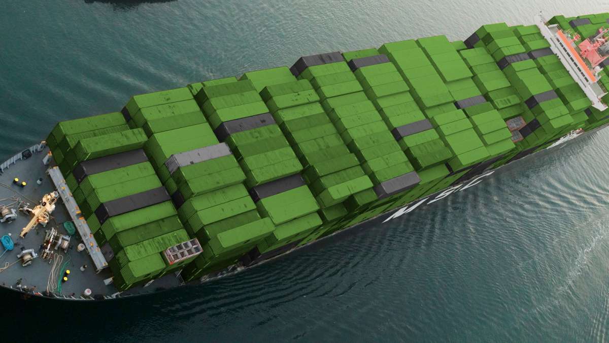 Lastfartyg full med containrar